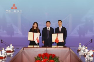 中国人民银行行长潘功胜会见新加坡星展集团首席执行官陈淑珊