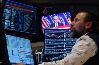 “拙劣之举”：特朗普与鲍威尔的纷争或严重反噬自身