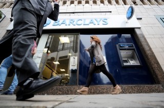 如何进行资产的售卖与复利储蓄规划？售卖与储蓄操作对资产增值有何作用？