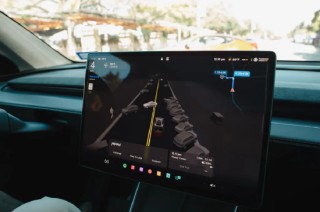 特斯拉无人驾驶出租车：华尔街热捧有加，落地进程却步履滞后