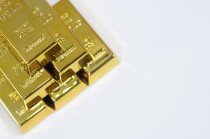 如何评估黄金的市场价值？其价值波动与什么相关？