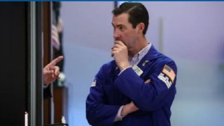 盘前：纳指期货跌0.18% 黄金逼近5100美元