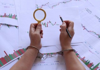 期货产生振荡的原因是什么？这种振荡带来什么影响？