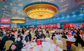 “万马奔腾兴商海 荣耀启新程2026”2025年万家丽集团年终总结暨表彰大会圆满召开！