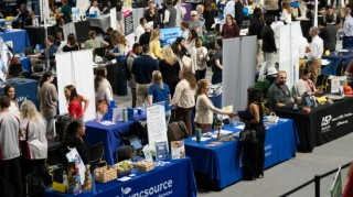 11月20日外盘头条：英伟达Q3业绩超预期 美联储会议纪要暴严重分歧 美国10月非农不发布 12月降息概率暴降