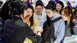 RNW抛光洗面奶实力出圈，斩获2025美伊年度护肤大奖