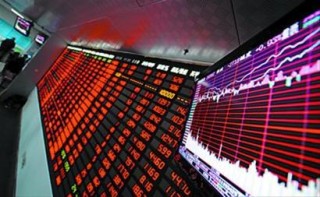 如何实现正向期权p的投资目标？这种目标对市场趋势有何影响？