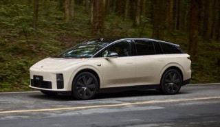 多家新能源汽车品牌公布“银十”销量：零跑首超7万辆“再拔头筹”，蔚来、小米均破4万辆大关