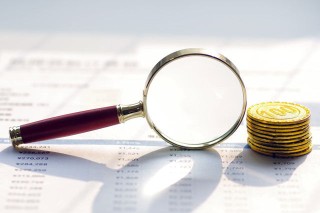 如何理解金融市场中的消费意识并进行科学调整？这种调整如何推动消费行为的改变？