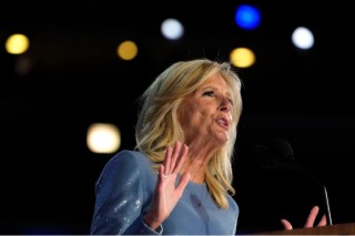 美媒：美特工执勤保护吉尔·拜登，“意外”开枪击中自己……