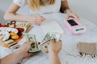 如何领取失业金及办理相关事务？领取失业金有什么条件？