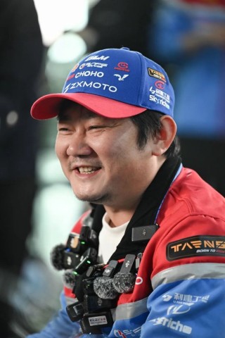 张雪机车，一战封神！雨中追车3小时的少年，近20年后站上WSBK领奖台：让中国摩托车从不屑走向平视