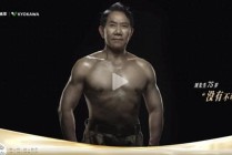 七旬“输液大王”刘革新“赤膊上阵”卖保健品，传统药企面临什么挑战？