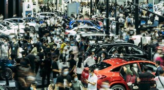 多家新能源汽车品牌公布“银十”销量：零跑首超7万辆“再拔头筹”，蔚来、小米均破4万辆大关