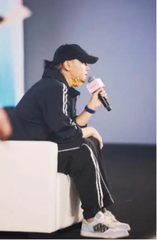 一巾难求！ 黄子韬卫生巾断货，首批使用者感受如何？