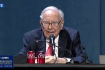 重磅！2025巴菲特股东大会问答一览：贸易不应成为武器 市场波动实属常态 突然宣布年底卸任CEO