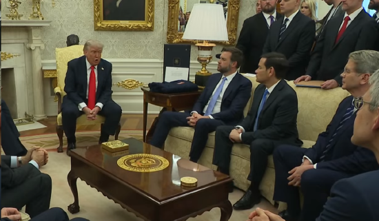 法案口水战升级为利益博弈 特朗普-马斯克“兄弟情”破碎 特斯拉暴跌带崩科技股  第2张