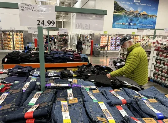 露露乐蒙起诉开市客销售“高度相似”服装产品 第1张 露露乐蒙起诉开市客销售“高度相似”服装产品 第1张