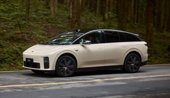 多家新能源汽车品牌公布“银十”销量：零跑首超7万辆“再拔头筹”，蔚来、小米均破4万辆大关  第2张