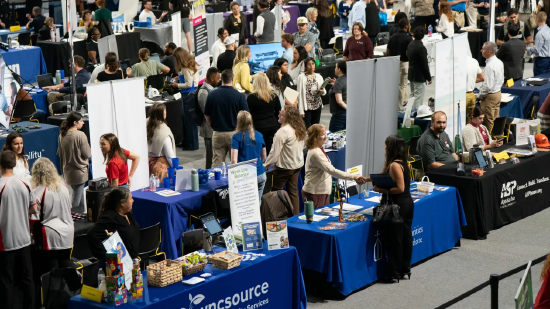 11月20日外盘头条：英伟达Q3业绩超预期 美联储会议纪要暴严重分歧 美国10月非农不发布 12月降息概率暴降  第6张