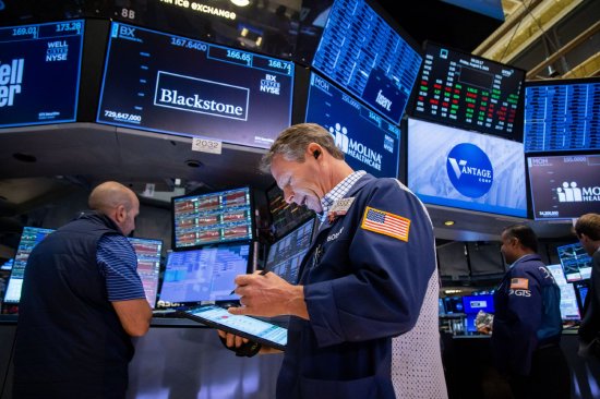 12月27日外盘头条:泽连斯基预计周日与特朗普会面 现货金银价格再创新高 今年全球并购交易额突破4万亿美元 第7张 12月27日外盘头条:泽连斯基预计周日与特朗普会面 现货金银价格再创新高 今年全球并购交易额突破4万亿美元 第7张