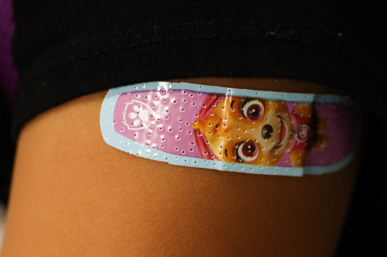 美国疫苗接种计划是喷气式发动机，丹麦的不过是玩具飞机  第1张