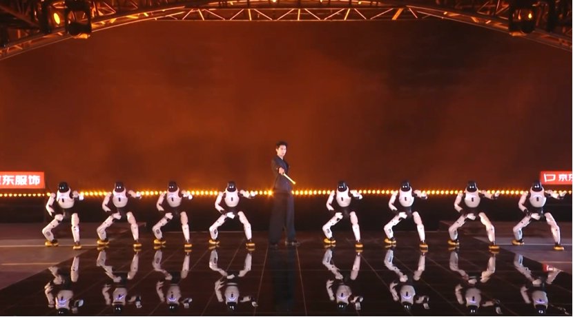 从跨年舞台到直播间，人形机器人“卖艺”破圈  第2张