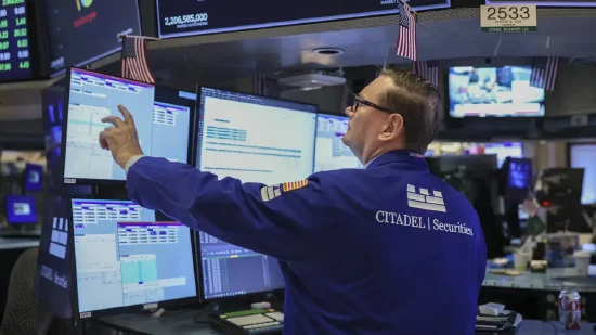 1月14日收盘:美股收跌道指跌约400点 摩根大通收跌4.2% 第1张 1月14日收盘:美股收跌道指跌约400点 摩根大通收跌4.2% 第1张