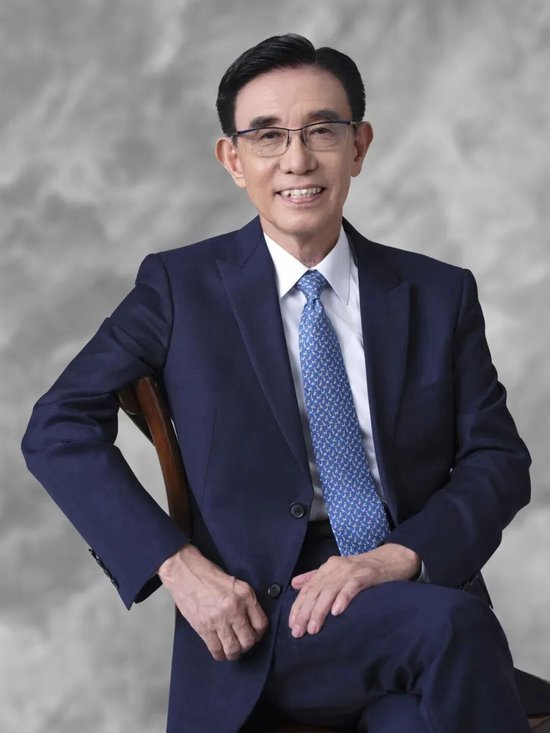 2300亿半导体巨头，82岁董事长拟减持千万市值股票，他60岁归国创业，已恢复中国籍  第2张