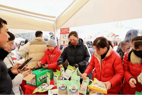 九江银行助力九江市总工会2026惠民年货节:以金融温度,焕新浔城年味 第4张 九江银行助力九江市总工会2026惠民年货节:以金融温度,焕新浔城年味 第4张