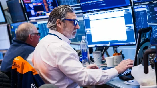 午盘:美股震荡走高 道指上涨230点 第1张 午盘:美股震荡走高 道指上涨230点 第1张