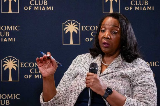 美联储理事库克称央行可能无法应对人工智能引发的失业  第1张