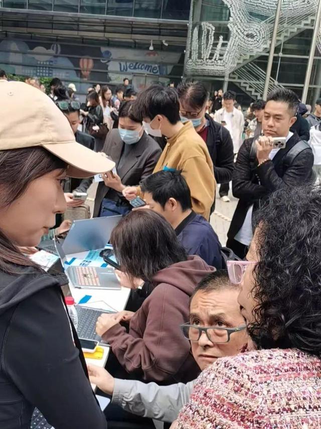 公务员“养龙虾”冲上热搜，有人称靠上门安装赚26万元！马化腾说没想到“龙虾”这么火  第2张