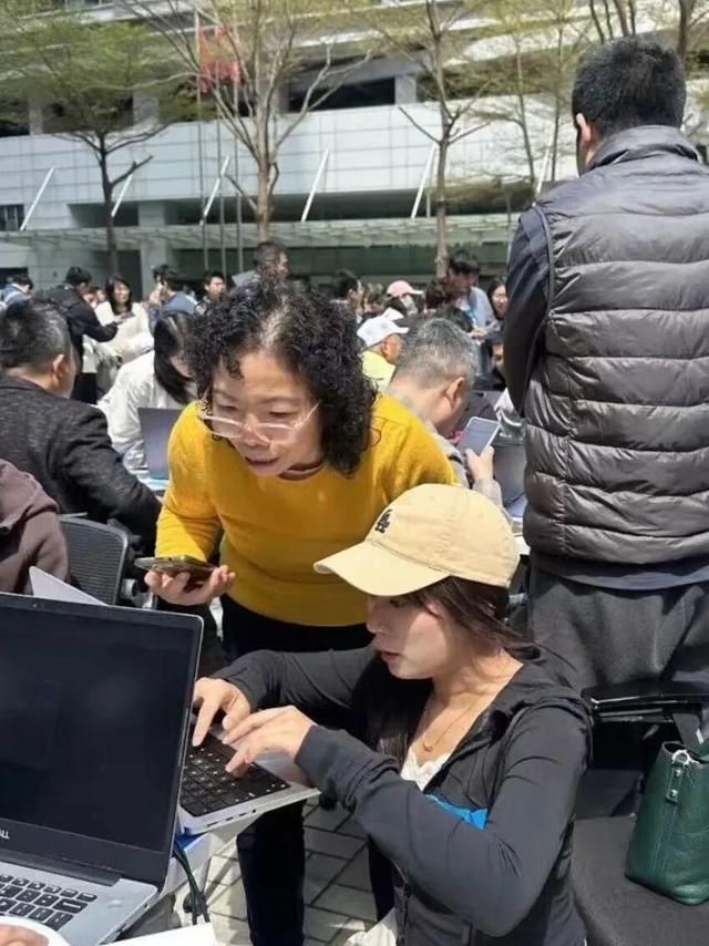 公务员“养龙虾”冲上热搜，有人称靠上门安装赚26万元！马化腾说没想到“龙虾”这么火  第3张