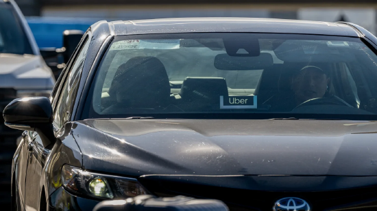 美国汽油价创21个月新高，零工群体在加油站感受切肤之痛  第1张