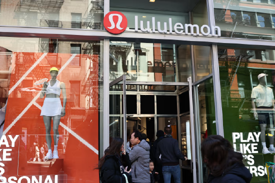 Lululemon创始人在CEO招聘期间升级对董事会的批评  第1张