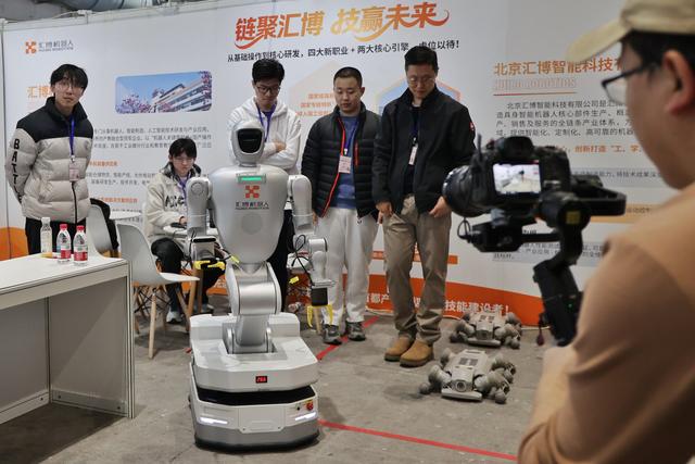 1万多人参加节后首场大型招聘会,七成岗位属于“高新技术” 第2张 1万多人参加节后首场大型招聘会,七成岗位属于“高新技术” 第2张