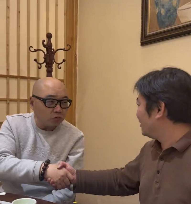 张雪和凯越机车创始人握手言和:互相祝福拿冠军 第1张 张雪和凯越机车创始人握手言和:互相祝福拿冠军 第1张