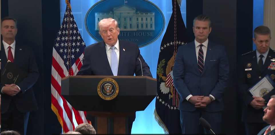 特朗普称可能在周二”消灭“伊朗,美防长预告大规模打击 第1张 特朗普称可能在周二”消灭“伊朗,美防长预告大规模打击 第1张