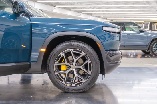 一座使用电动汽车回收电池供电的工厂  第1张